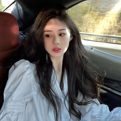 穿黄靴子的女孩
